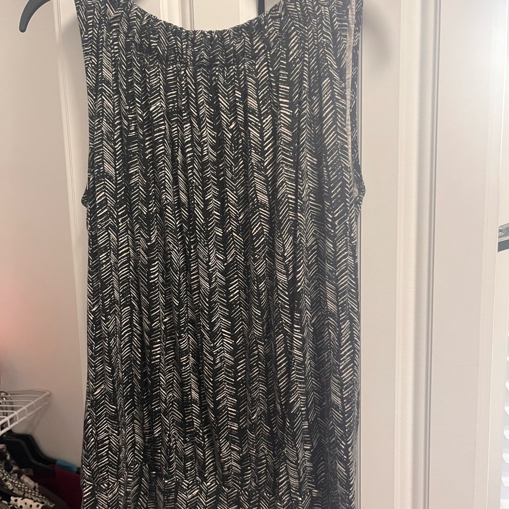 Loft Cream and black top. XSP